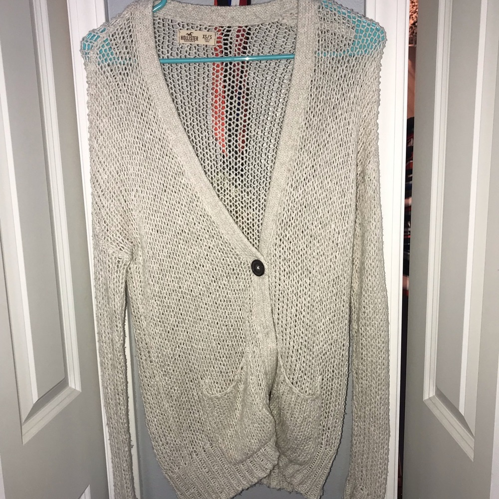 Super cute cardigan! Great color and condition!